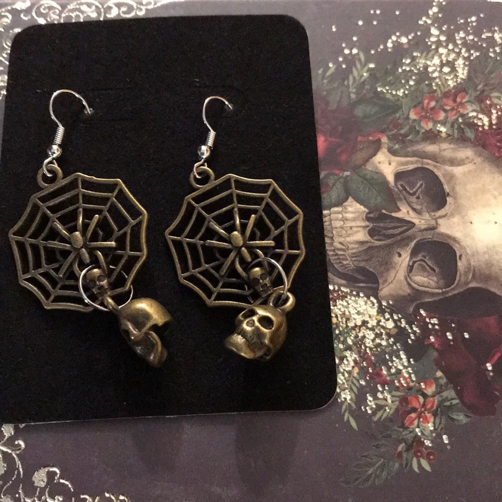 Skull web dangle earrings